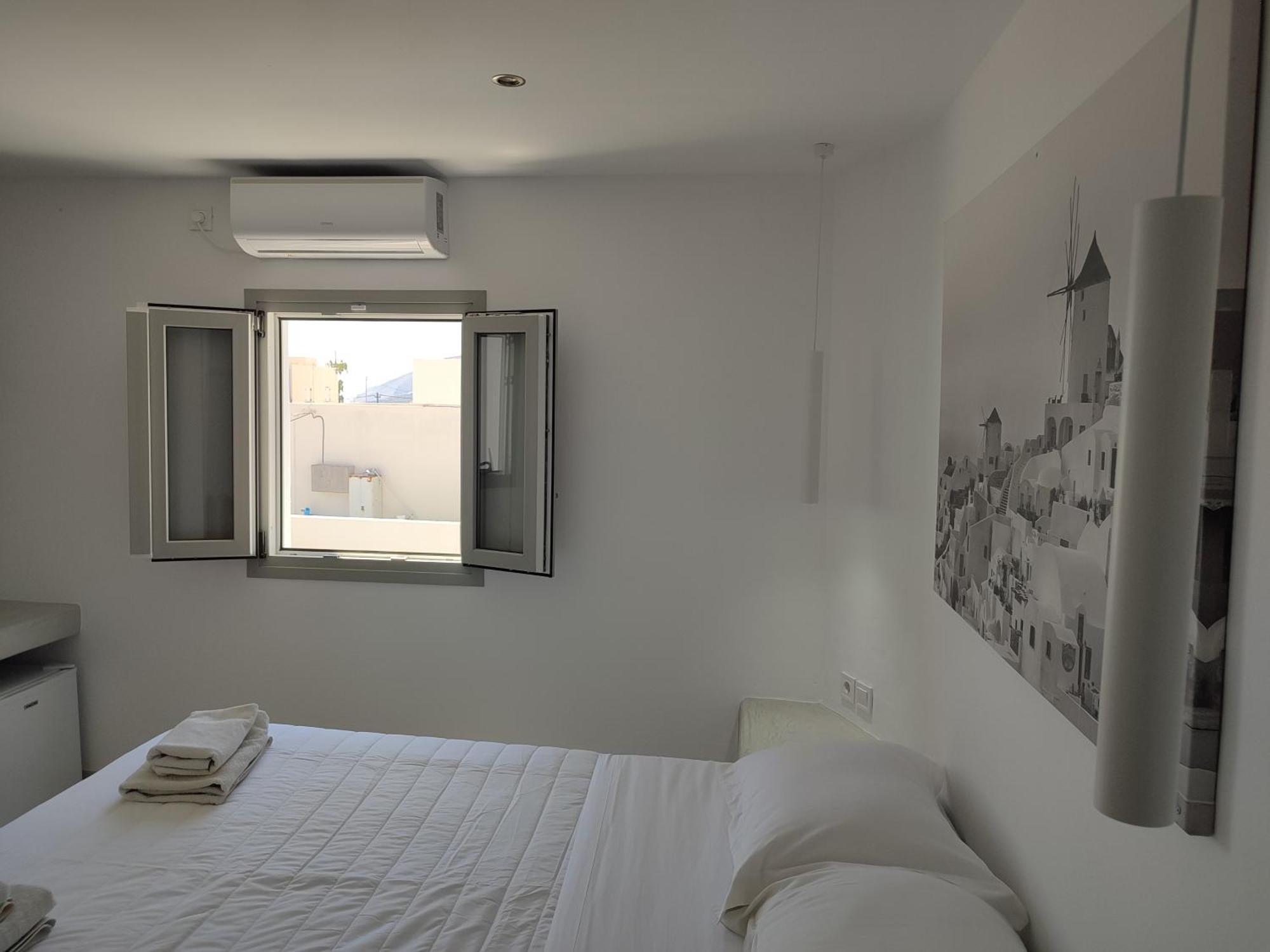 Central Santorini Serenity Rooms Фіра Екстер'єр фото