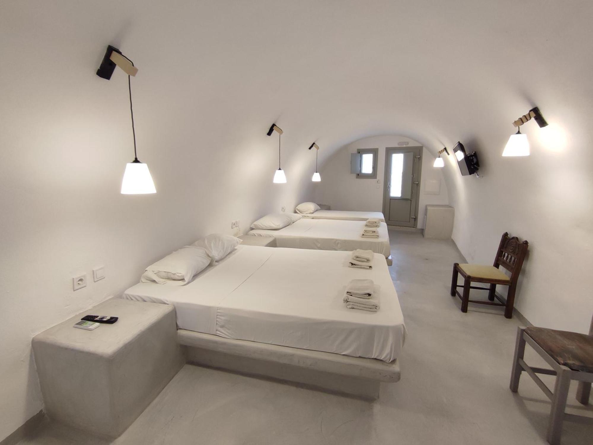 Central Santorini Serenity Rooms Фіра Екстер'єр фото